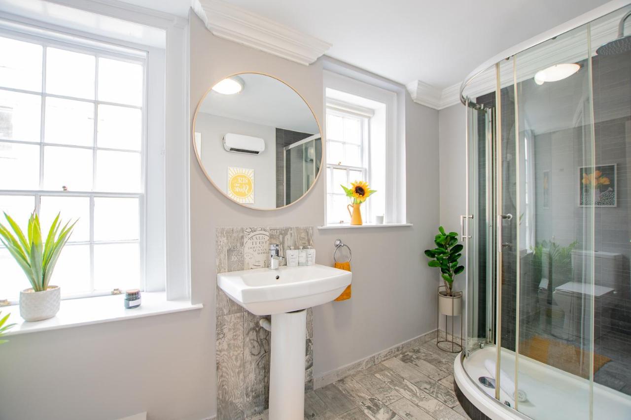 The Yellow Door By Shortstays Hébergement de vacances *